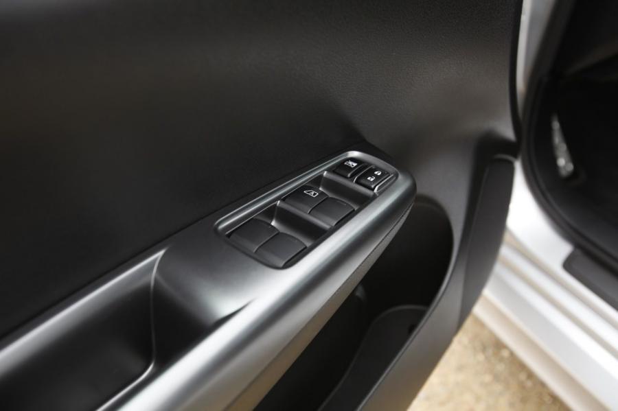  Subaru Impreza WRX Sedan 2011 года  (фото 10 из 34)